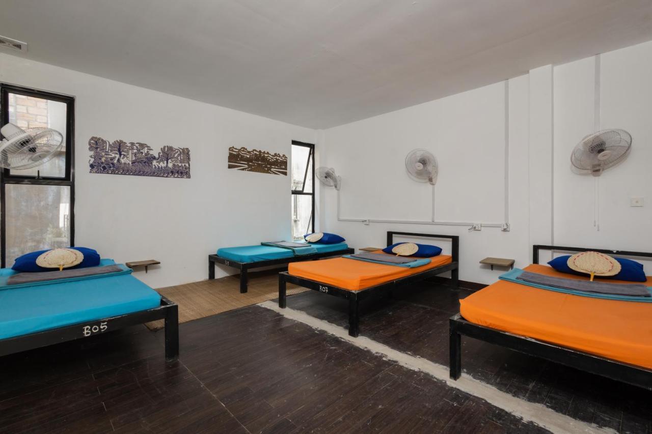 เวิร์ลด์ วอล์คเกอร์ โฮสทัล Apartment เสียมราฐ ภายนอก รูปภาพ