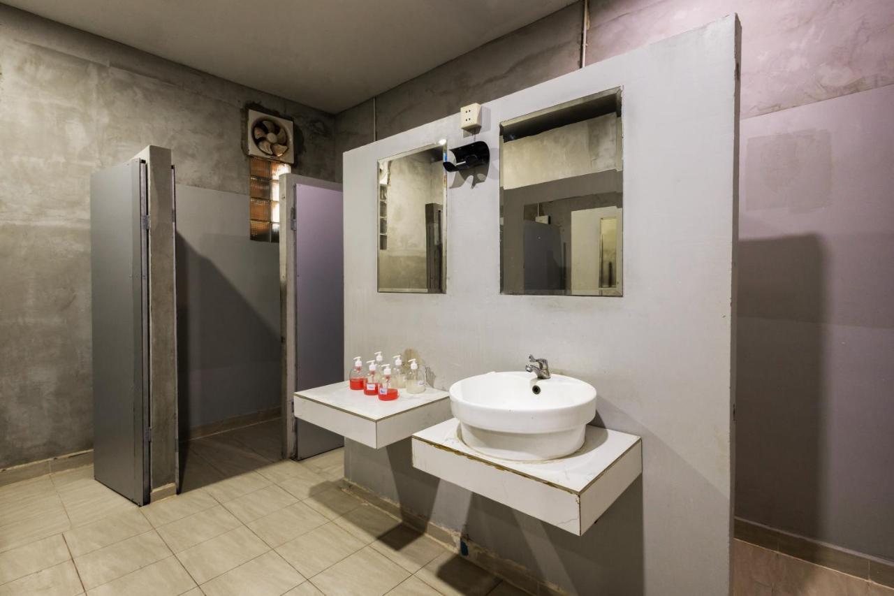 เวิร์ลด์ วอล์คเกอร์ โฮสทัล Apartment เสียมราฐ ภายนอก รูปภาพ